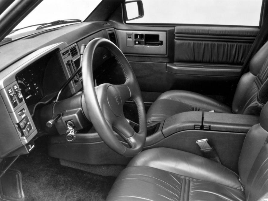  Oldsmobile Bravada 1990 года  (фото 3 из 6)